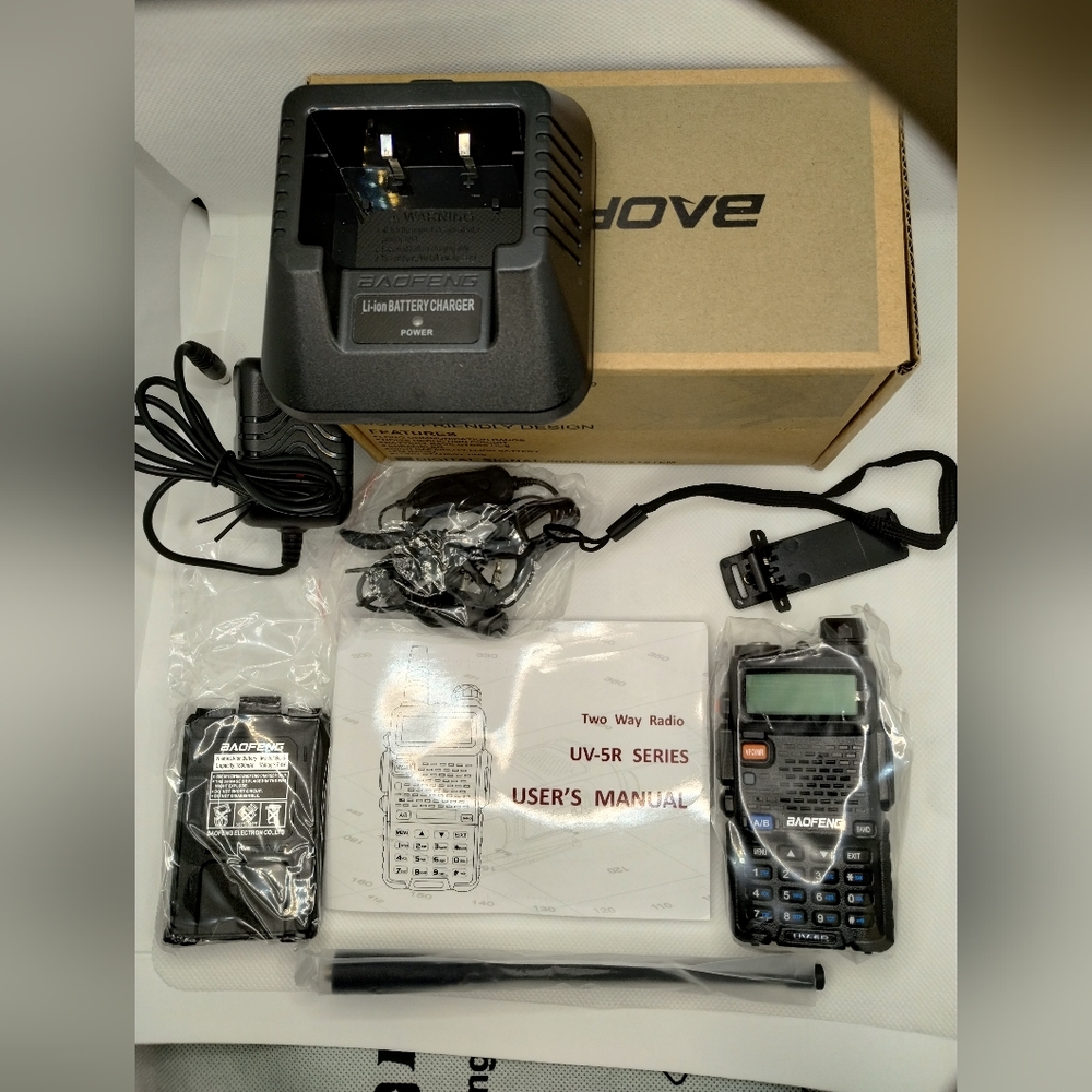 Baofeng UV-5r 2 way radio two way Dual band VHF UHF 2 meter